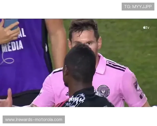 奥格斯堡主帅谈庆祝更衣室啤酒趣谈误以为焦点是拜仁赛后气氛轻松